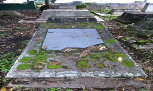 Makam Tua di Eks Pabrik Gula Ceper Klaten