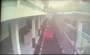 Terekam CCTV, Ini Detik-Detik Napi Rutan Solo Kabur Lewat Atap Masjid