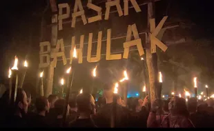 Parade 1.000 Obor Sambut 1 Sura di Pasar Bahulak Sragen