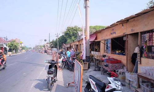 Pedagang Pasar Joglo Tetap Berjualan di Lokasi Pasar Darurat 