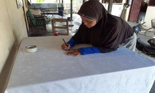 Batik Kenep Sukoharjo Melawan Banjir Batik Impor