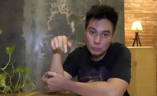 Baim Wong Hadiahi Sepeda untuk Anak SD di Karanganyar yang Penuh Kutu