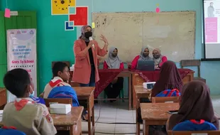 Hari Anak, Istri Karyawan Semen Gresik Goes to School di Rembang