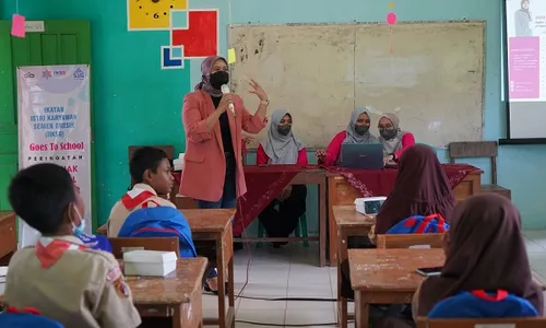 Hari Anak, Istri Karyawan Semen Gresik Goes to School di Rembang