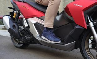 Begini Posisi Tangan dan Kaki Paling Aman-Nyaman saat Naik Motor Matik