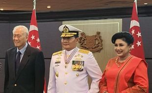 Kepala Staf TNI AL Peroleh Penghargaan dari Pemerintah Singapura