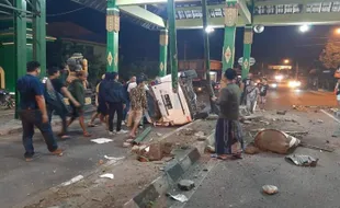 TPR Parangtritis Ditabrak Mobil Sampai Hancur, Diduga Sopir Ngantuk