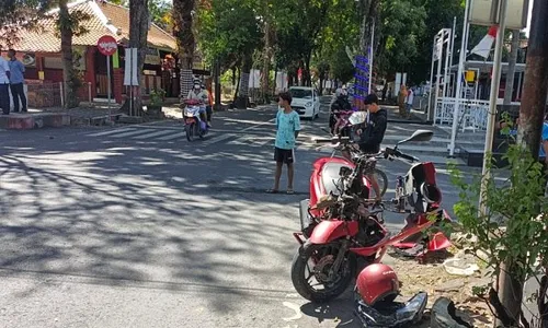 Motor Tabrak Mobil di Perempatan Timur Setda Grobogan, 2 Luka Parah