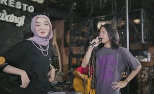 Lagu Galau di Sana Menanti di Sini Menunggu Versi Maulana Ardiansyah