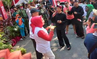 Lagu Ojo Dibandingke di Karnaval, Membuat Bupati dan Wabup Grobogan Berjoget