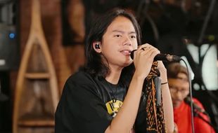 Lagu Ojo Dibandingke Versi Musik Ska Reggae Maulana Ardiansyah, Asyik Juga