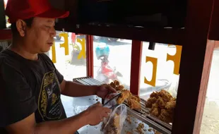 Harga Bahan Baku Terus Naik, Pedagang Ayam Tepung di Boyolali Dilanda Dilema