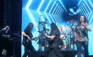 Konser Dream Theater, Dua Jam Hipnotis Ribuan Fans di Manahan Solo