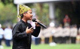 Nyanyi Lagu Ojo Dibandingke, Suara Farel Prayoga Bikin Jokowi Senyum-Senyum