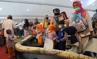 Gading Purba Sedot Perhatian Pengunjung Pameran Keliling di RSPD Klaten