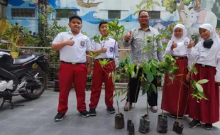 Sadar Lingkungan dengan Semangat Tanam Pohon