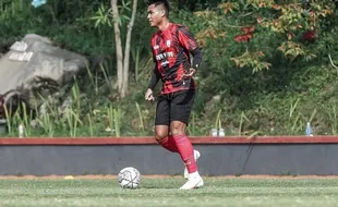 Waduh! Bek Persis Solo Ini Resmi Mengundurkan Diri, Apa Penyebabnya?