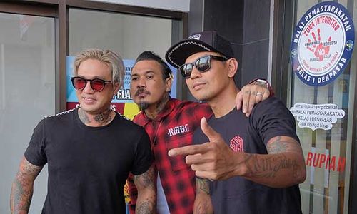 Dijemput Istri, Bobby Kool & Eka Rock, Jerinx SID Bebas dari Lapas Bali