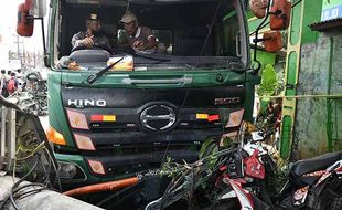 Kecelakaan Maut 10 Meninggal di Bekasi Gara-gara Truk Trailer Hilang Kendali