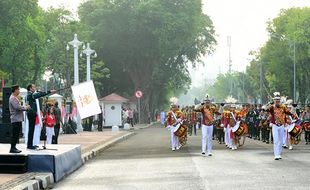 Dilepas Jokowi, Kirab Merah Putih Bentangkan Bendera Sepajang 1.700 meter