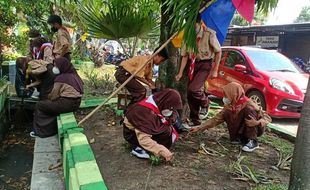 Grebeg Sampah Warnai Peringatan HUT ke-61 Pramuka di SMPN 7 Solo