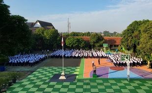 SMPN 7 Solo Gelar Apel Pagi Bersama Polsek Banjarsari