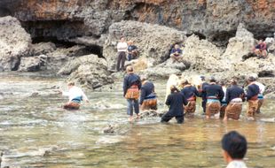 Awal Mula Upacara Larung Ageng di Pantai Sembukan Wonogiri