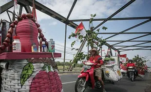 Pawai Bronjong Hias, Kenalkan Desa Pranan Jadi Penghasil Jambu Air di Sukoharjo