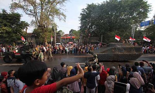 Catat! Besok Ada Pawai Pembangunan di Solo, Dimeriahkan 100 Penari Anggota TNI