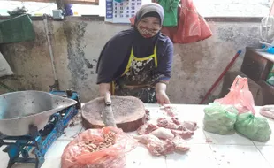 Harga Daging Ayam Naik, Pedagang Pasar Wonogiri Diprotes Pembeli