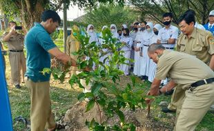 Aksi Green Movement pada HUT Ke-25 Solopos di SMAN 6 Solo