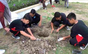 Penghijauan dan Peduli Lingkungan Sekolah melalui Green Movement