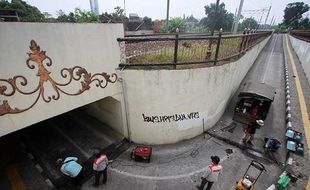 Underpass Transito Pajang Solo Diperbaiki, Pemotor Terpaksa Putar Arah