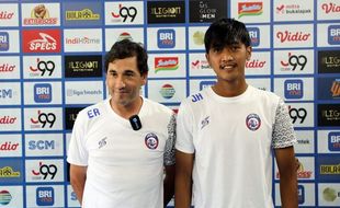 Duel Liga 1, Pelatih Arema FC Sebut PSS Tak Punya Gelandang Terbaik