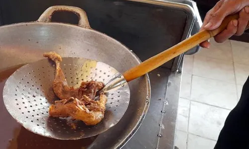 Daging Ayam Mahal, Pengusaha Restoran di Sragen Ikut Naikkan Harga Jual