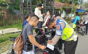 Daerah Ini Warganya Sering Bersepeda Motor Tanpa Helm