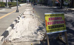 Awas! Jl Juanda Solo Alami Penyempitan, Pengendara Harus Hati-Hati