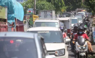 Hari Pertama Penutupan Jembatan Jonasan Solo, 3 Ruas Jalan Macet 