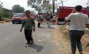 Terlibat Kecelakaan di Cawas Klaten, Emak-Emak Ini Nyaris Tertimpa Truk