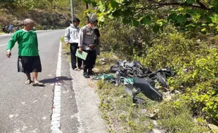 Adu Banteng di Tanjakan Sambeng Gunungkidul, Pemotor Patah Kaki