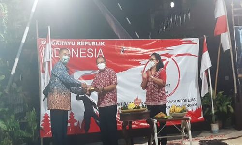 Khidmat, Malam Tirakatan HUT ke-77 RI di RT 002 Klodran Indah Colomadu