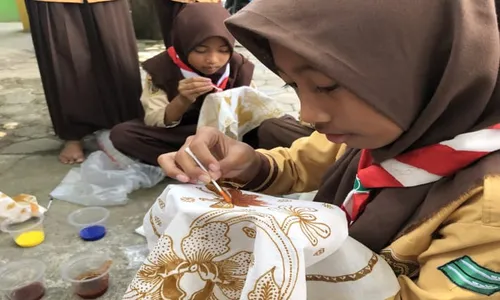 Kreatif, Siswa SDN 1 Pungsari Sragen Belajar Batik hingga Buat Seragam Sendiri