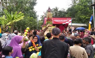 Meriah! Begini Suasana Pawai Jolen Tradisi Merti Desa di Semarang