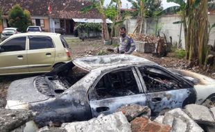 Geger! Mobil Terparkir 5 Tahun di Jogja Tiba-Tiba Terbakar, Kok Bisa?