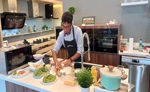 Asyiknya Masak Bareng Chef Rizky dalam Cooking Demo Modena Going Green