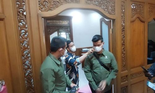 Gibran Jelaskan Insiden Lepas Masker Paspampres yang Pukul Warga Solo