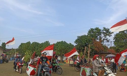 Pre-Event Festival Jambu, Warga Pranan Sukoharjo Pawai Pakai Bronjong Hias