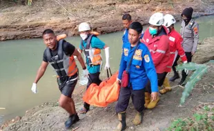 Polisi Autopsi Jenazah Terikat Rafia Ditemukan di Sungai Siwaluh Karanganyar