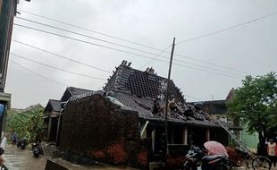 Puting Beliung Terjang 2 Desa di Kudus, Puluhan Rumah Rusak