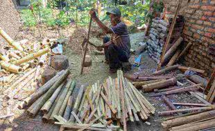 Jelang Hari Kemerdekaan, Permintaan Bambu di Klaten Terus Naik